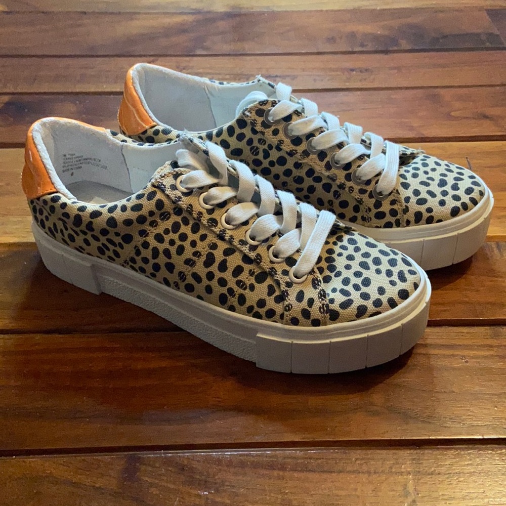Dolce Vita Yasa Flatform Sneakers Cheetah Platform 7